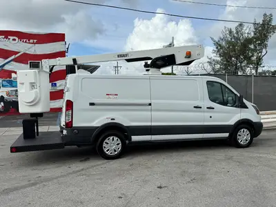 Used 2017 VERSALIFT VANTEL29NE-01 Bucket (boom) trucks Florida US | Truck and Van Outlet #1509195