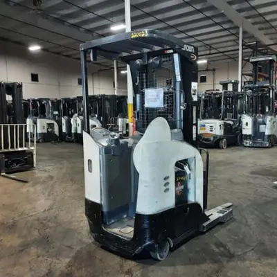 USED 2018 CROWN RR5725-45