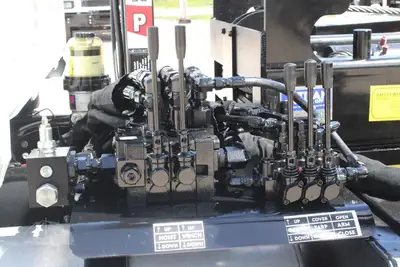 New | in-Stock 2027 MACK MD7 Rolloff Trucks Texas US | Roll Off Truck World #1491924