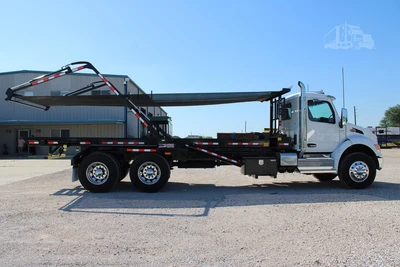 New | in-Stock 2027 PETERBILT 548 Hooklifts & Roll-Offs Texas US | Roll Off Truck World #1492004