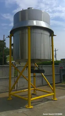 Used 1,900 Gallon JV Northwest Stainless Steel Jacketed Tank with 3 HP Agitator – 45 PSI, UM Stamped