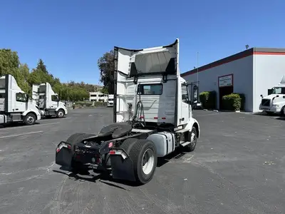 USED 2022 VOLVO VNR42T300