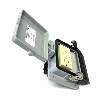 USED MENCOM PANEL INTERFACE CONNECTOR W/ GFCI DUPLEX OUTLET, NO RESET