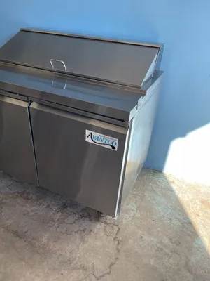 75-0449 Avantco SSPT48HC 46" Self Contained Sandwich Prep Cooler