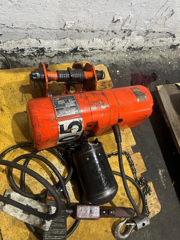 CM F 1/2 TON ELECTRIC CHAIN HOIST