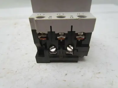Siemens 3VE1015-8HU00 Motor protector starter 2-3.2Amp 3 pole 660V