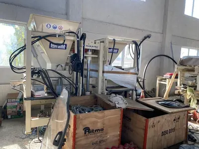 Used 2012 BULLDOG SPARTS INTERNATIONAL 3 AT A TIME Block Making Machines Quebec CA | DIT Equip #1412361