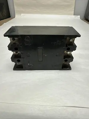 Used GE TQD3225 Circuit Breakers | Surplus Asset Holdings #1189091