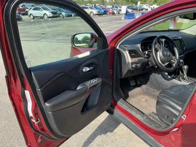 USED 2016 JEEP CHEROKEE