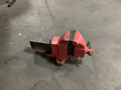 Used _UNKNOWN_ _UNKNOWN_ Clamps Michigan US | Miedema Asset Management Group #1311628