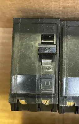 USED SQUARE D QOB220