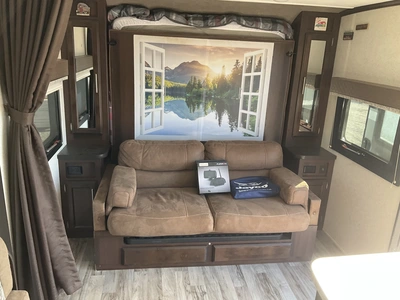 USED 2018 WHITE HAWK 23MRB