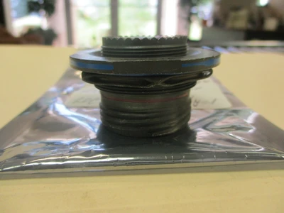 NEW Amphenol JD38999/24WG35SN
