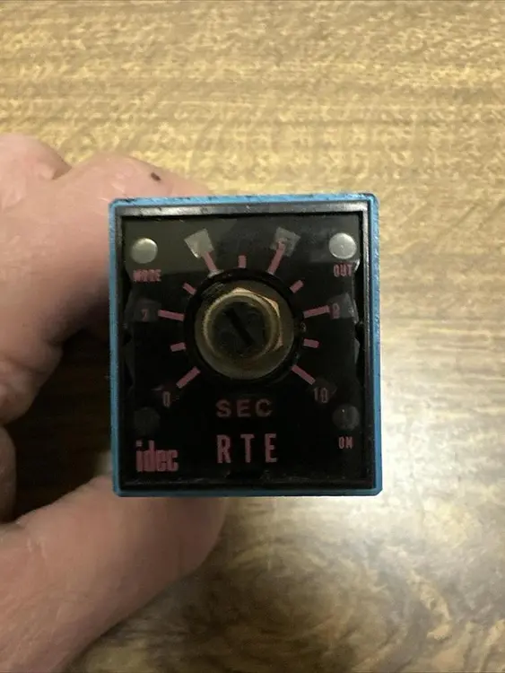 Used IDEC RTE-P11 Timers | Surplus Asset Holdings #1226495