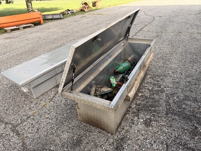 Used TRUCK TOOL BOX WITH CONTENTS _UNKNOWN_ Tool Box Michigan US | Miedema Asset Management Group #1414314
