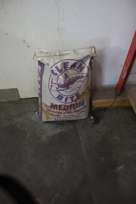 Used CENTRAL PNEUMATIC BLAST CABINET Blast Cleaning Minnesota US | Machinesused.com #1377491