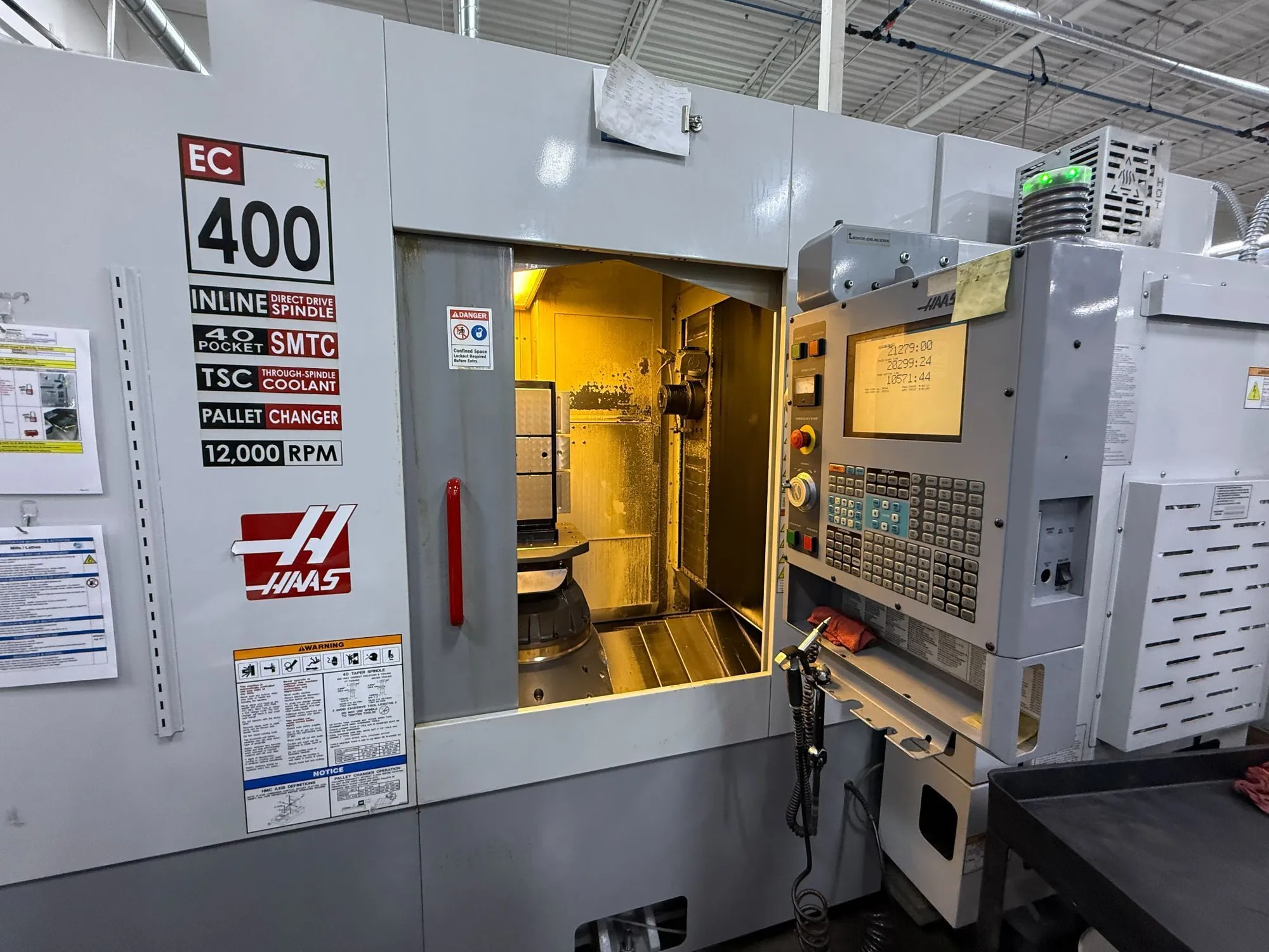 USED 2004 HAAS MODEL EC400 CNC HORIZONTAL MACHINING CENTER, HAAS CONTROL