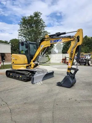 USED 2022 XCMG XE55U