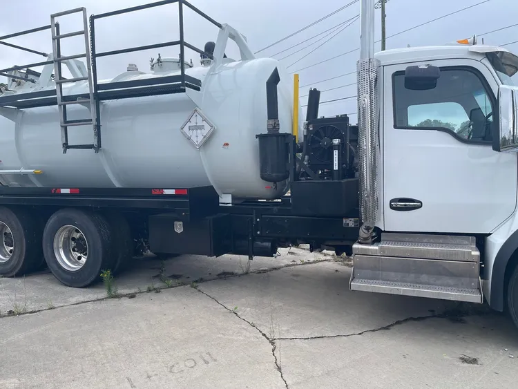 New | in-Stock 2025 Diamond Eco Solutions DOT Liquid Vac Vacuum Truck Michigan US | American Contractors Equipment Supply #495052