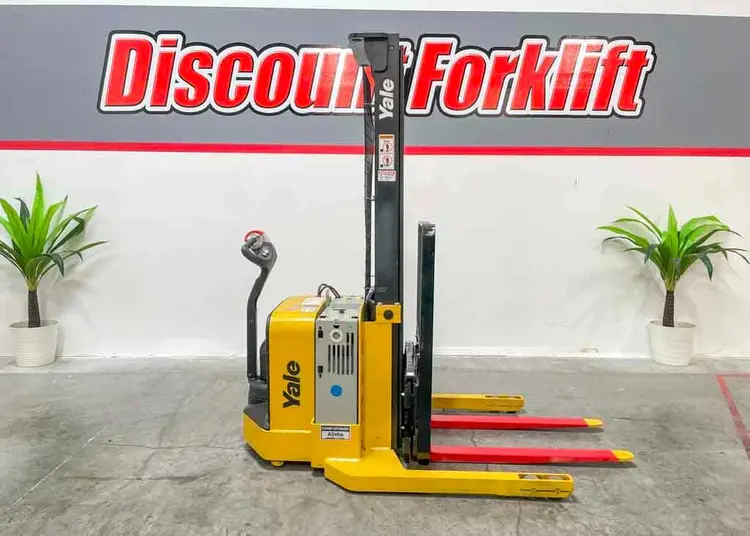 Used 2015 YALE MSW040SFN24TV087 Pallet Stackers Colorado US | Discount Forklift #237303