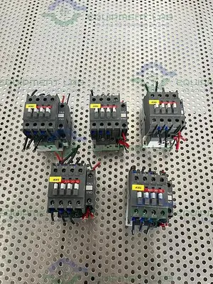 USED ABB A26-30-10 CONTACTOR  W/ ABB CAL5-11 AUX CONTACT BLOCK