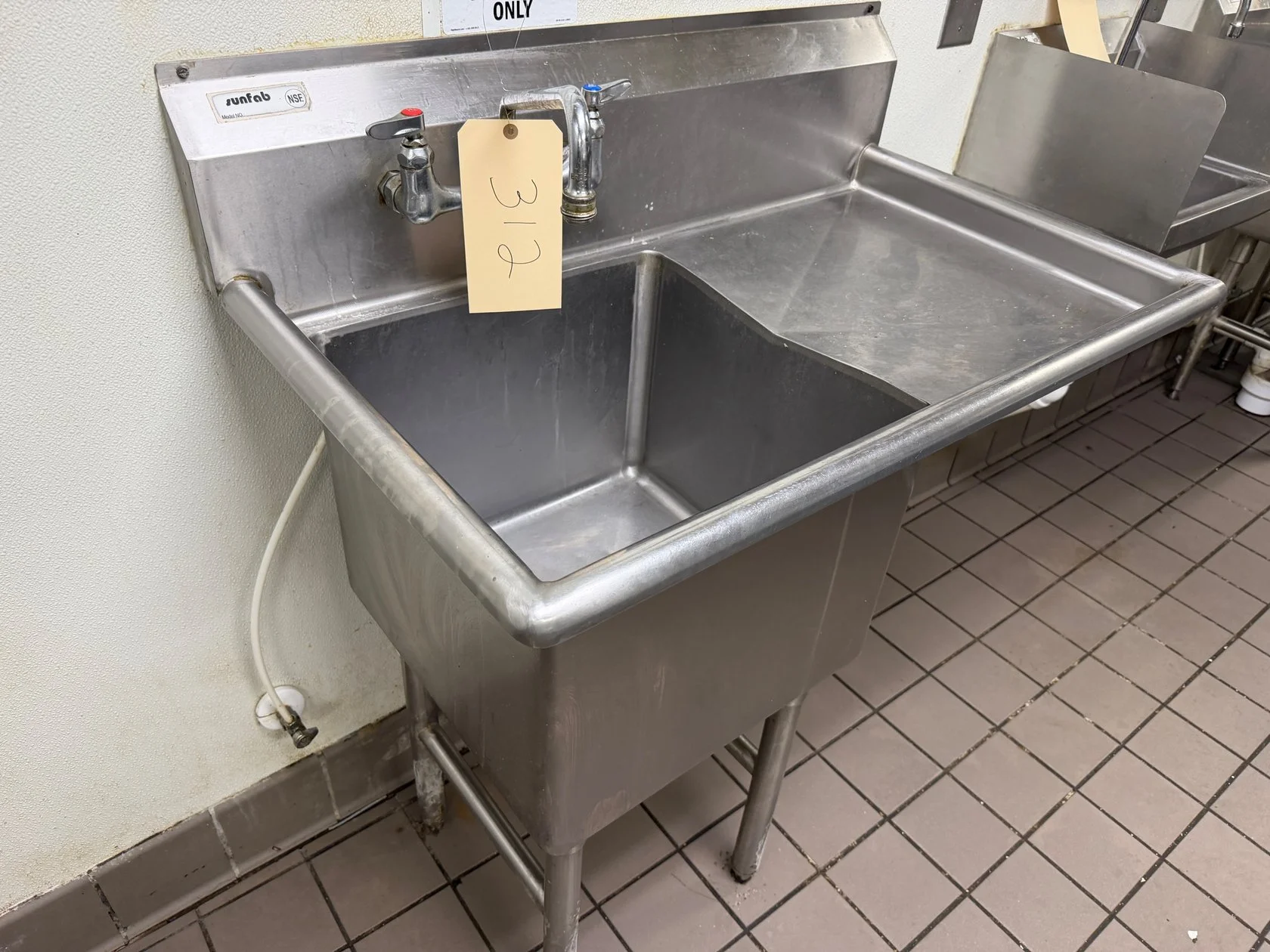 Used _UNKNOWN_ _UNKNOWN_ Sinks Georgia US | Auction Management Corporation #1548542