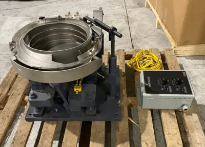 USED VIBROMATIC 12" VIBRATING BOWL FEEDER W/ H002 FEEDER/INCLINE CONTROLLER