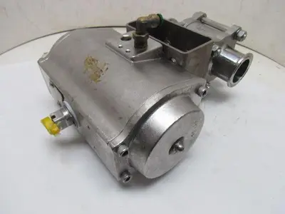 10-SR-85 1000 WOG CF8M Stainless Steel 1-1/2" Tri Clover Ball Valve w/Actuator