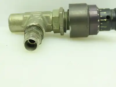 Parker Right Angle Metering /Shut-Off Valve 250 PSI  1/8" NPT