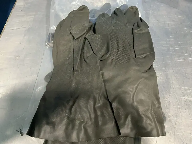 Used _UNKNOWN_ _UNKNOWN_ Gloves Ohio US | HGR 24 #1373016