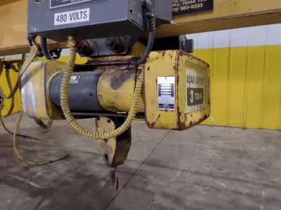 3 TON X 17’ F&G / LOAD LIFTER UNDER-SLUNG POWERED CRANE: STOCK #22971