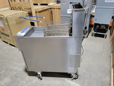 Used Pitco SSH55 Gas Fryer - (1) 50 Lb. Vats, Floor Model, Natural Gas