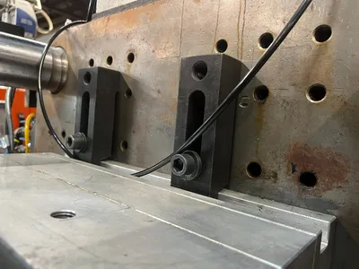 1999 CINCINNATI ROBOSHOT 165I-252 Injection Molding Horizontal/Vertical | Machinery Network (14)