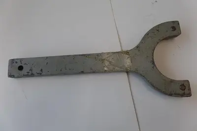 USED METAL FABRICATOR 3953457