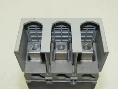 Schneider EZC 250N EasyPact Circuit Breaker 150A 3-Pole 600VAC 250VDC Handle