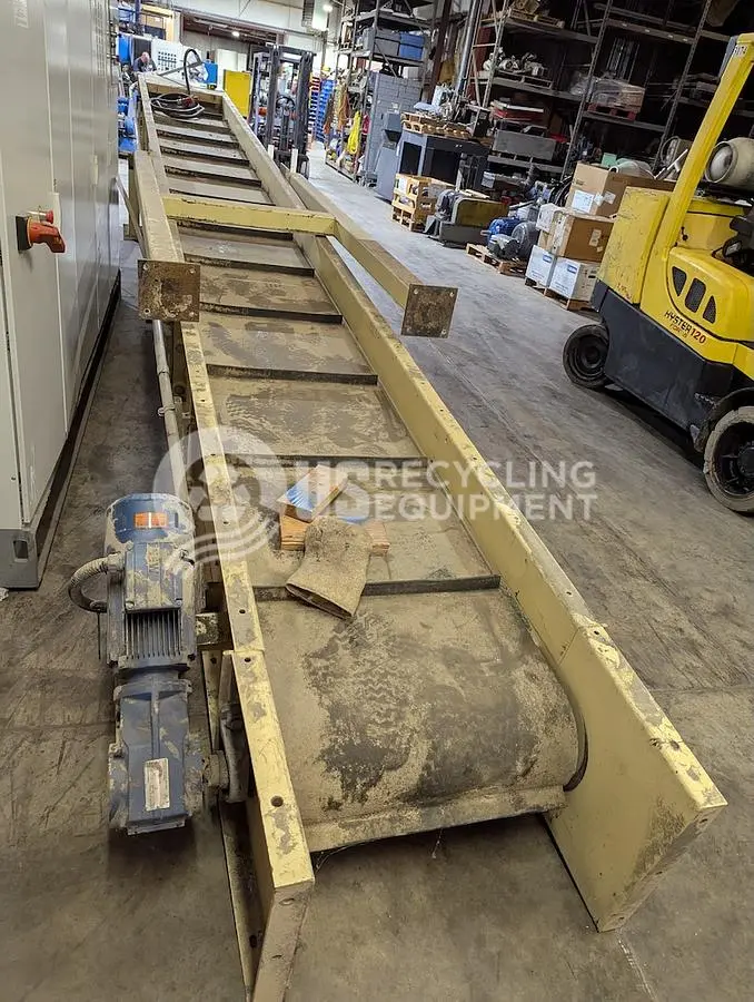 Unknown Manufacturer: Used 32" x 27' Infeed with Crossbelt Magnet
