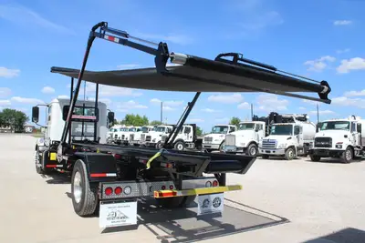 New | in-Stock 2027 MACK MD7 Rolloff Trucks Texas US | Roll Off Truck World #1491924