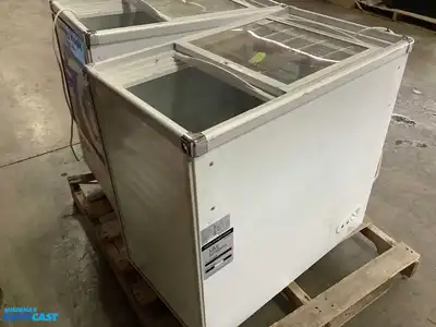 MMI Refrigeration CLR-CSTM-1001 5.5 cu. Ft chest coolers, 30”x32”x19-3/4”