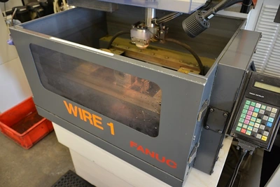 USED 1998 FANUC ROBOCUT