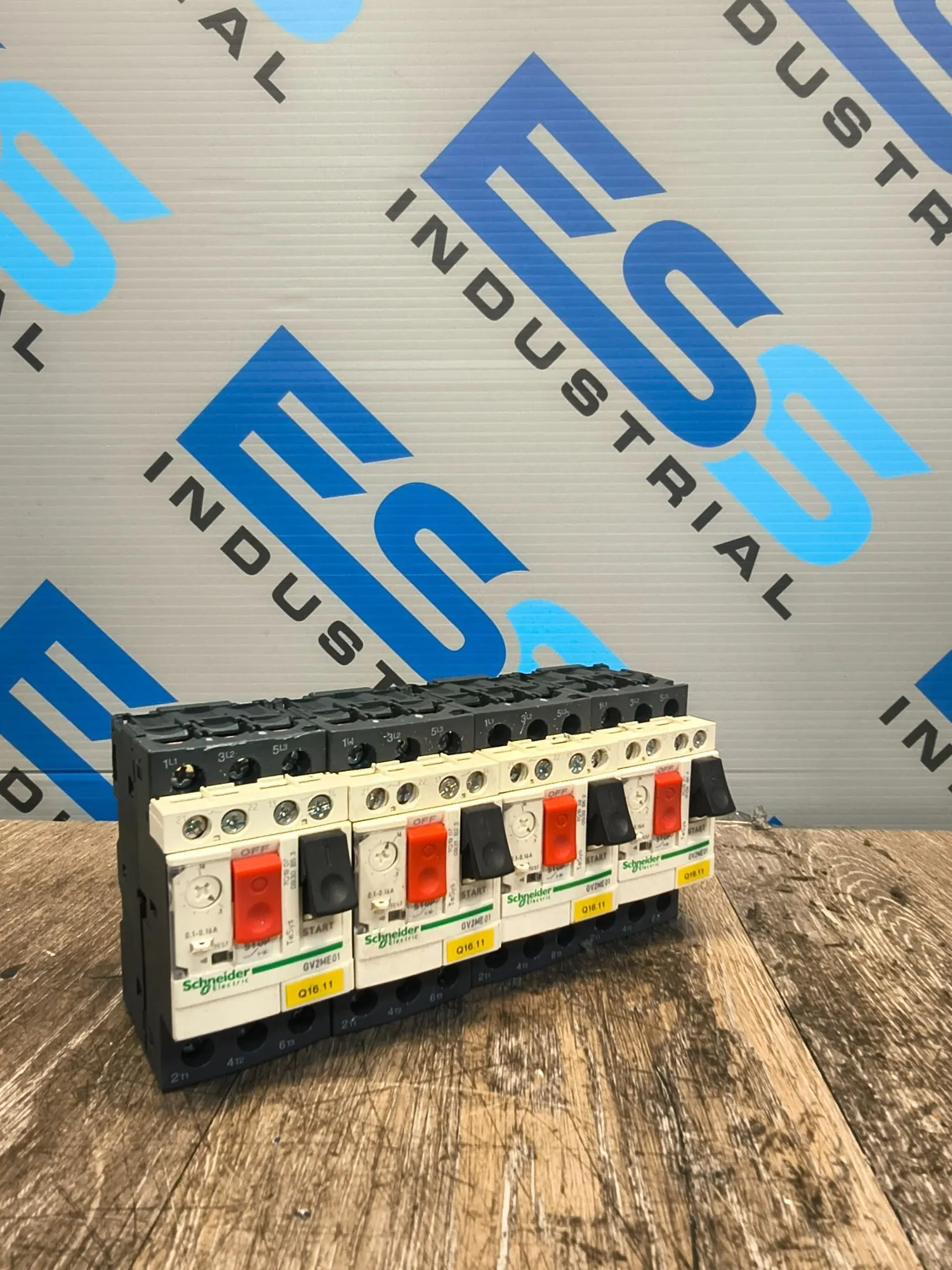 USED SCHNEIDER ELECTRIC GV2ME01