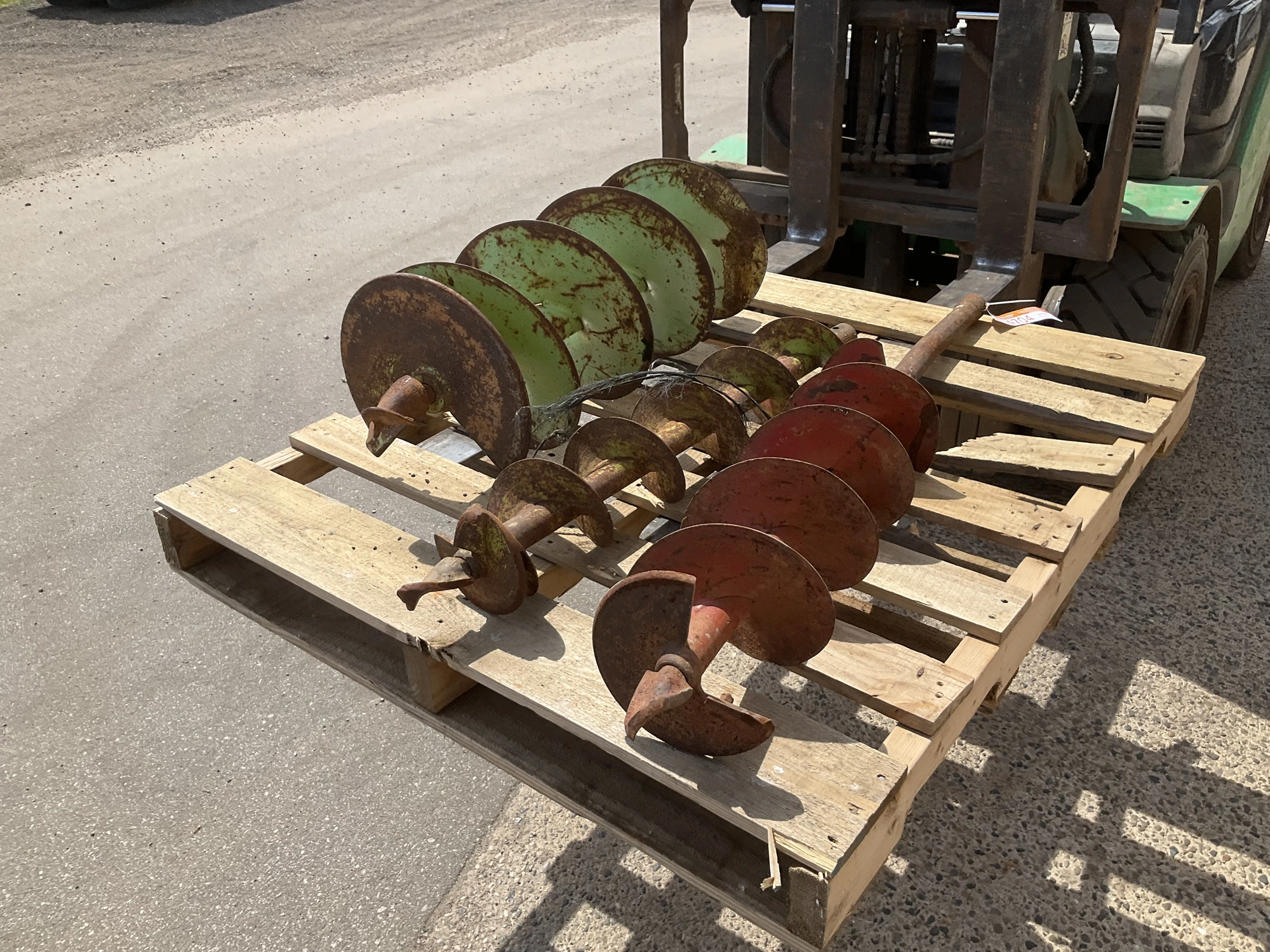 (3) 1” round drive auger bits, 6”, 8” and 12”, one 16” long extension bar but bar is bent