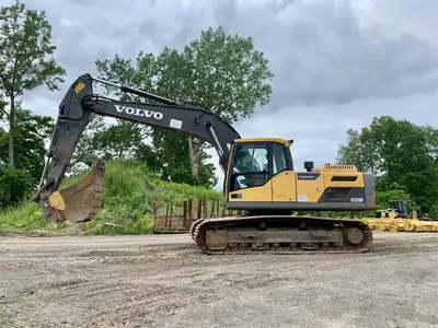 Used 2014 VOLVO EC220DL Crawler Excavators | Abele Tractor #1342873