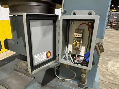 3 CU FT SIGMA SYNTRON FMC MODEL #VPF305 HOPPER & BOWL FEEDER: STOCK #23083
