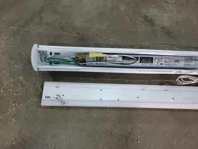 NEW DAY-BRITE FSS470L840-UNV