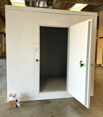 171-0080 8’ x 8’ Walk In Freezer Box with Floor
