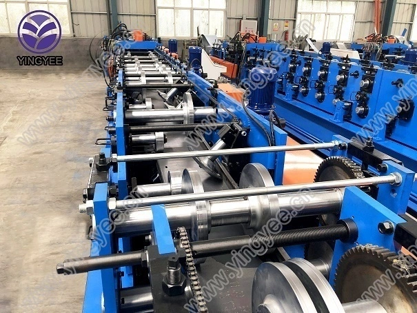 Automatic Adjustable CZ Purlin Machine in China