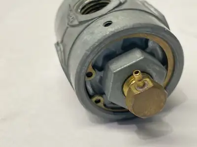 USED HUMPHREY AIR PILOTED 3-WAY VACUUM VALVE