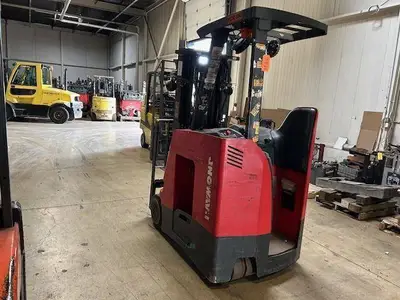 Used RAYMOND 425C35TT 3-Wheel Stand up Electric Counterbalance Forklifts Illinois US | Somerset Equipment Sales #1546191