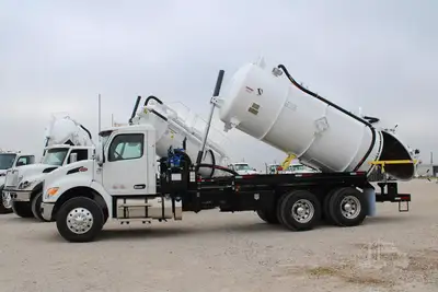 New | in-Stock 2027 PETERBILT 548 Vacuum Truck Texas US | Roll Off Truck World #1492009