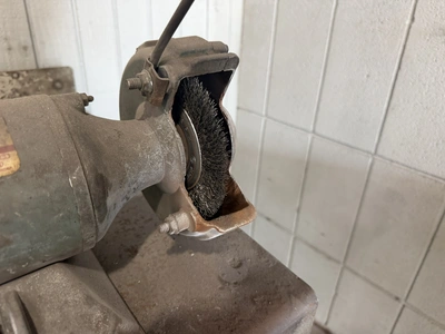 Used _UNKNOWN_ _UNKNOWN_ Pedestal Type Grinders (Double End) Indiana US | Miedema Asset Management Group #1414826